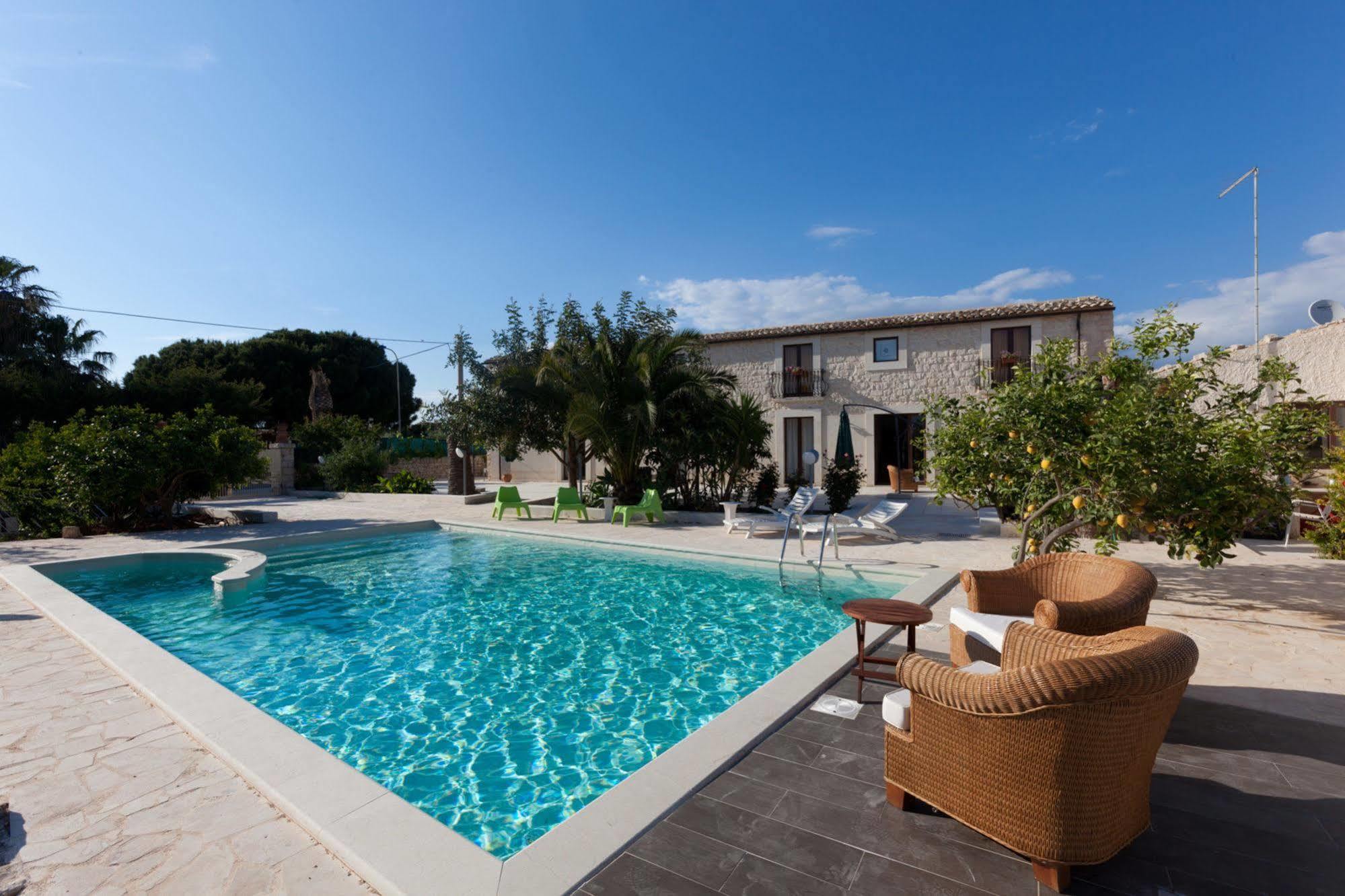 Villa U Marchisi B&B Scicli Exteriör bild
